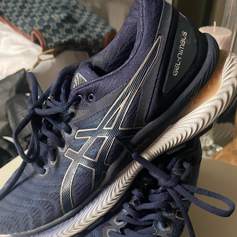 ASICS Navy Woman’s - Gel-Nimbus - Flyte Foam - size 8